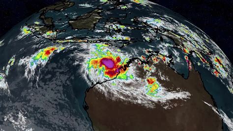 tropical cyclone ilsa expected  strengthen  australia landfall