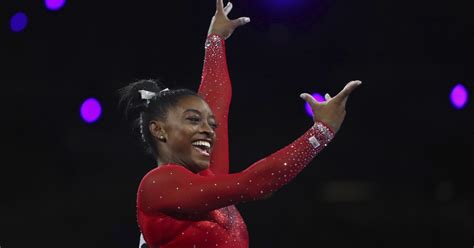 Simone Soars Biles Named 2019 Ap Female Athlete Of The Year Kera News