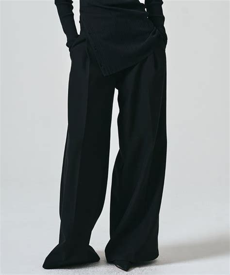 MUSINSA NOIRER FOR WOMAN Wool Win Tuck Wide Slacks Black