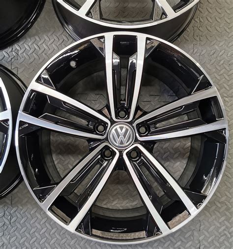 Vw Golf Mk75 Sevilla 5g0601025cm 4 Pcs Oem Alloy Wheels