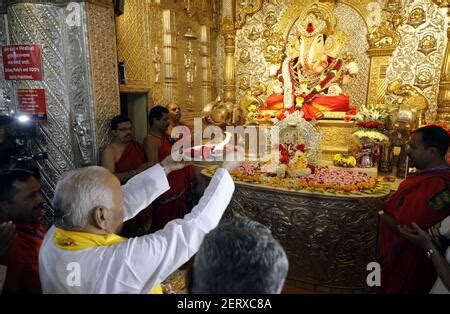 Pune India October Rss Chief Mohan Bhagwat Offers Prayers At