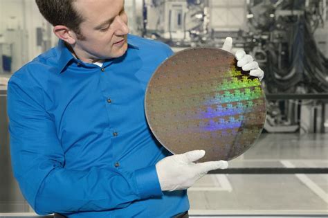 Ibm Researchers Unveil Groundbreaking 5 Nanometer Chips