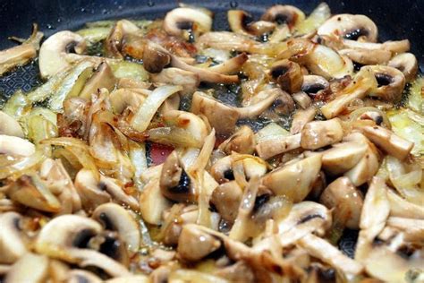 Вот как сделать из обычной курицы нечто особенное: готовится ...