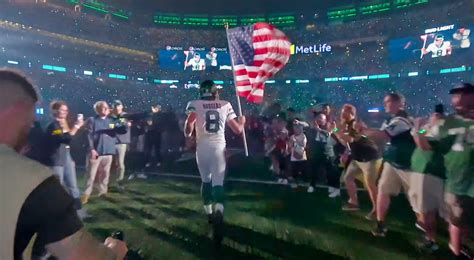 Aaron Rodgers Comes Out With American Flag On