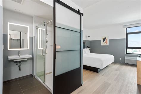 The Metric Hotel Rooms — The Metric