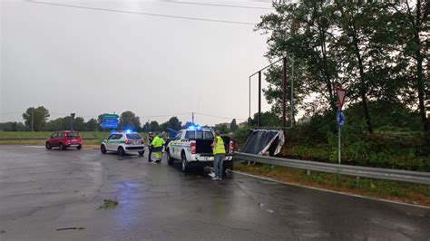 Maltempo A Milano Le Strade Chiuse Per Il Nubifragio Riaprono E Parte