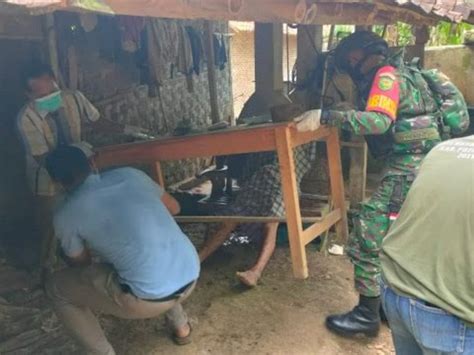 Dapat Bisikan Si Anak Penggal Kepala Bapaknya Dan Dibawa Keliling