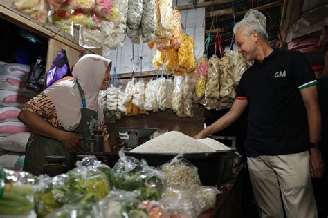 Ganjar Blusukan Ke Pasar Limpung Batang Serap Aspirasi Pedagang