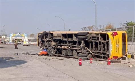 1 Tewas 9 Luka Berat Bus SMAN Kedungwaru Tulungagung Terguling Di Tol