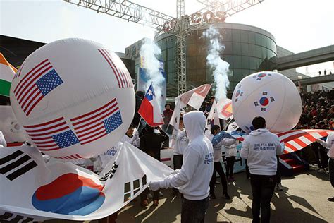 한·미 Fta 발효 축하 기념 퍼포먼스 아주경제