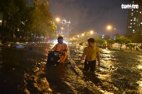 Historic Downpour Sinks Many Parts Of Ho Chi Minh City Tuoi Tre News