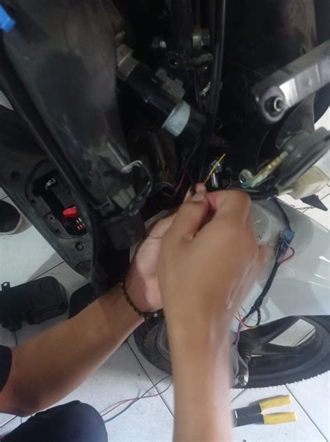 Merakit Sistem Pengaman Sepeda Motor Melalui Kunci Kontak Dengan