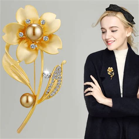 Rhinestone Flower Brooches For Women Simple Design Fashion Jewelry