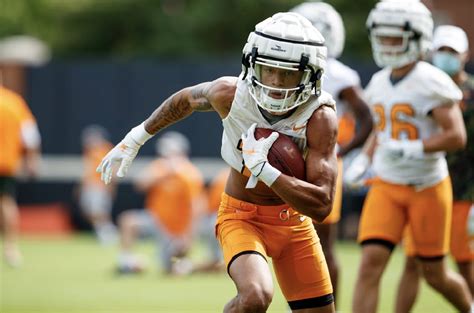 Tennessee Vols Freshman WR Jalin Hyatt Standing Out During Week 1 of ...