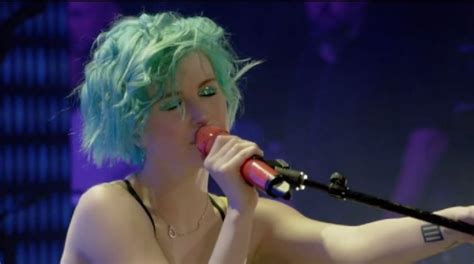 Hayley Williams Eye Shadow In The Live Last Hope Music Video Is