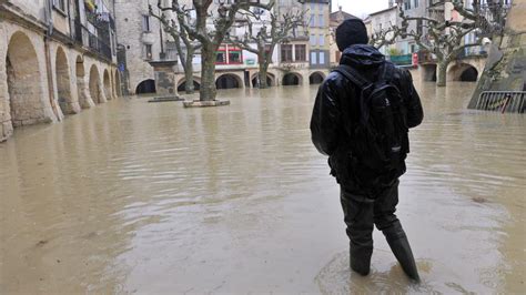 Intemp Ries Inondations Et Orages Violents Dans Le Gard Et L H Rault