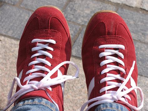Sepatu Kets Merah Tali Foto Gratis Di Pixabay