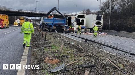 M6 Closed In Both Directions At Walsall After Lorry Crash Bbc News