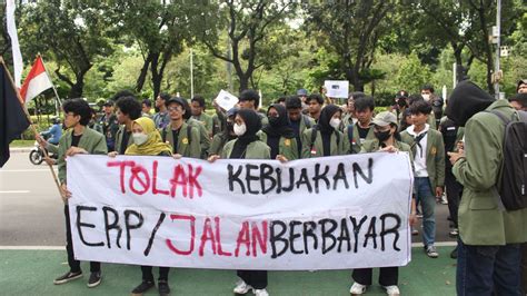 Tolak Kebijakan Erp Mahasiswa Lakukan Aksi Di Depan Balai Kota Dki