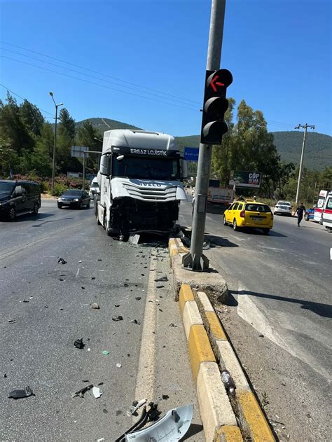 Tatil cennetinde feci kaza TIR ile otomobil çarpıştı Asayiş