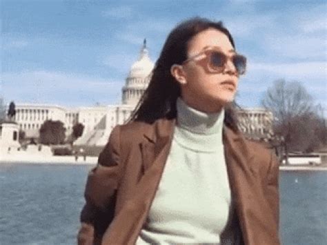 Hot girl hot boy Việt Quỳnh Anh Shyn thả dáng tại Hoa Kỳ sao