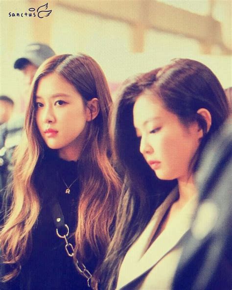 Pin by Mery Bur on BlackPink Raquel Jennie and rosé Airport photos