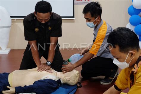 Pelatihan Bantuan Hidup Dasar Antara Foto