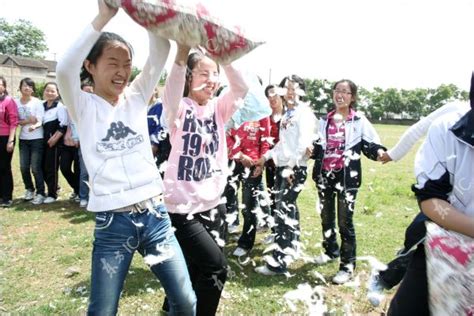 Pillow fight Game - Spluch - Interesting/Fun Stuff From Around The World