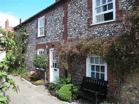 Norfolk Milliners Cottage Is A 150 Year Old Traditional Terraced Flint