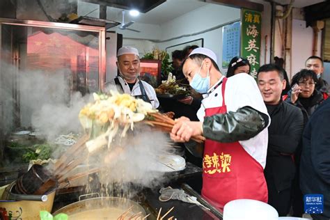 甘肃：“天水麻辣烫”走红 服务保障“升级” 首页幻灯片 中工网