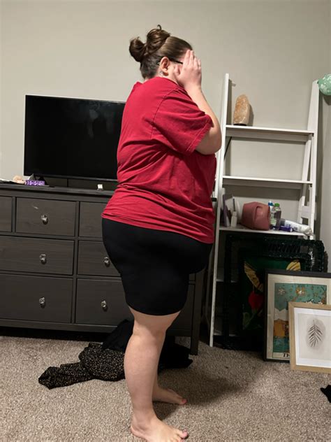 Body Dysmorphia And Wearing Bigger Clothes Glow Community