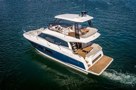 Pin On Luxe Babe Boat Babes Vehicles