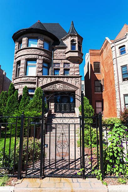 Brownstones In Chicago Stock Photos Pictures And Royalty Free Images