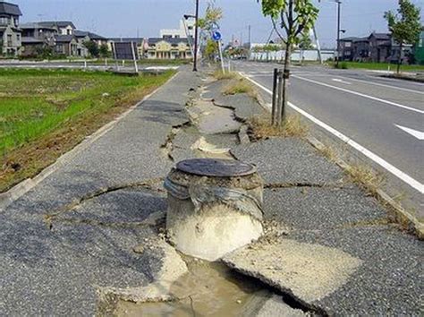 Earthquake lights - balls or streaks of light reportedly seen before quakes - are real ...