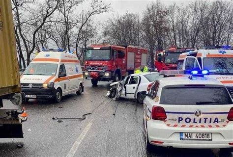 VIDEO Accident între un autoturism și un TIR pe DN7 4 victime