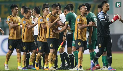 Foto Gol Tunggal Wahyu Subo Seto Ke Gawang Persebaya Bawa Bhayangkara