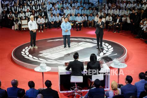 Ini 11 Profil Panelis Di Acara Debat Capres Cawapres Besok Republika