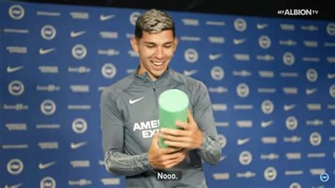 Julio Enciso Recibi El Premio Al Mejor Gol De La Premier League