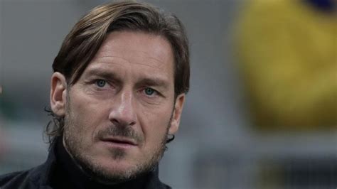 Francesco Totti E Noemi Bocchi Aspettano Un Bambino La Verit