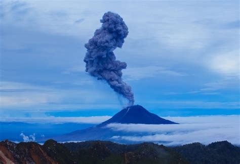 12 Most Amazing Volcanoes In Indonesia Map Touropia