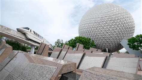 🔴 Live Having A Rainy Time At Epcot 🌐💦🐭 The Stream Is Back 😱☔️⚡️