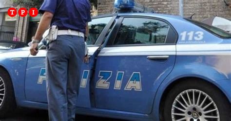 Accoltella Lex Moglie Davanti Ai Figli E Scappa Con Unauto Rubata