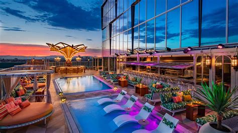 19 Hotel Pools with the Most Incredible Views | Marriott Bonvoy Traveler