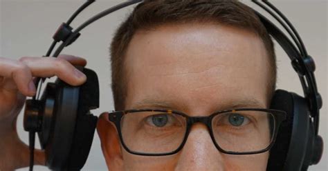 Headphones A Guide To Wear Them With Glasses Without Pain