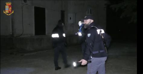 Blitz A Cosenza Smantellata Rete Di Spacciatori Misure Cautelari