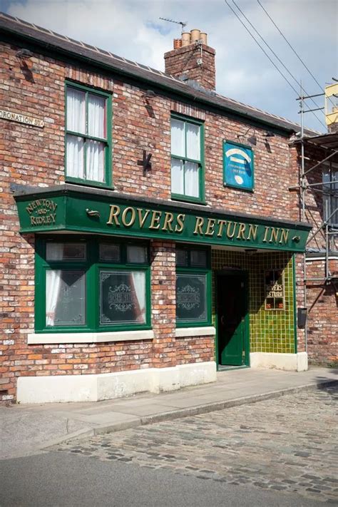 Itv Coronation Street Fans Fume As Soap Axed And Emmerdale Moved In