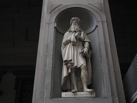 Premium Photo Uffizi Florence Outdoor Statue Famous Leonardo Da Vinci