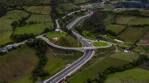 S P sitúa a Sacyr entre los mejores grupos de infraestructuras del