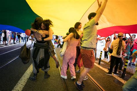 Fotogaleria Marcha Lgbti Pintou Lisboa As Cores Do Arco Ris