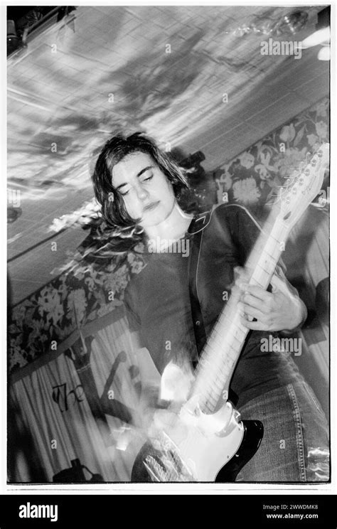 Elastica Young Early Gig 1994 Justine Frischmann Of Elastica